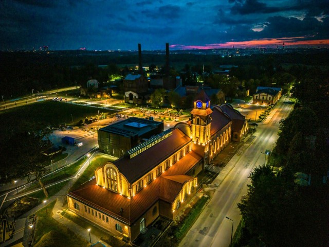 Czeladzka cechownia byłej kopalni Saturn została całkowicie wyremontowana i odbudowana na podstawie pierwotnych planów projektowych i architektonicznych. Będzie mieścić muzeum górnicze z nowoczesną wystawą

Zobacz kolejne zdjęcia/plansze. Przesuwaj zdjęcia w prawo naciśnij strzałkę lub przycisk NASTĘPNE