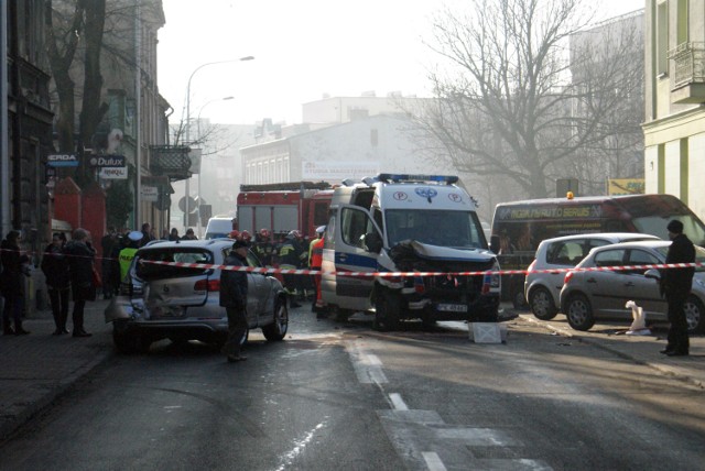 Wypadek z udziałem karetki na Nowym Świecie w Kaliszu