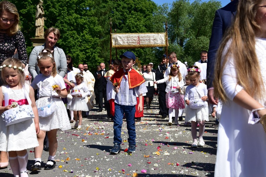 Kobylanka. Boże Ciało 2021. Wierni przeszli w procesji...