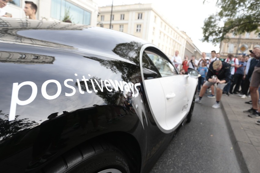 Najszybsze auto świata pojawiło się na ulicach Warszawy. Francuski hipersamochód zachwyca nie tylko miłośników motoryzacji 