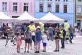 Drugi tydzień realizacji "Miejskiego Projektu Streetworkingowego - Lubliniec Miasto Dobrych Emocji" ZDJĘCIA Sporo działo się na rynku