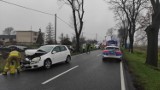 Zderzenie dwóch pojazdów na drodze wojewódzkiej pomiędzy Grodziskiem a Ujazdem