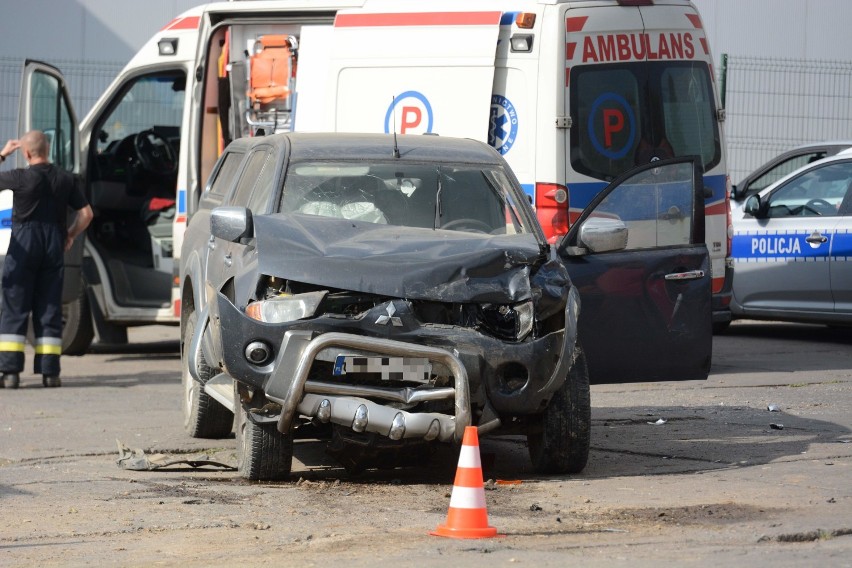 W Szczepankach zderzyły się trzy samochody. Jedna osoba w szpitalu [wideo, zdjęcia]