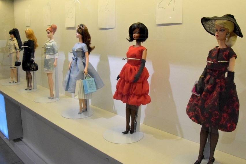 Wystawa w Muzeum Zabawek i Zabawy w Kielcach. Wszystkie lalki: od szmacianki do Barbie. Zobaczcie zdjęcia