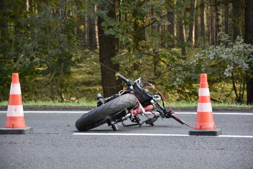 Wypadek na DK 32. 26-letni motocyklista trafił do szpitala 