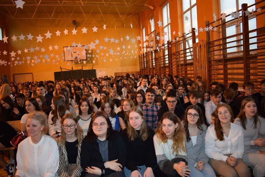 Szkolne jasełka w I Liceum Ogólnokształcącym w Radomsku. ZDJĘCIA
