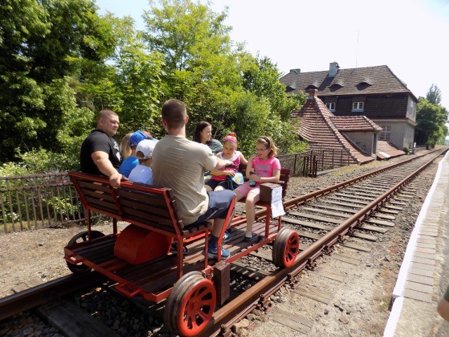 Żagań - piątek i sobota 28-29 sierpnia 202 Stowarzyszenie OK1 zaprasza na pożegnanie lata z drezynami, w godz. 11.00-18.00 przy ul. Bema w Żaganiu, koło klubu muzycznego Elektrownia.