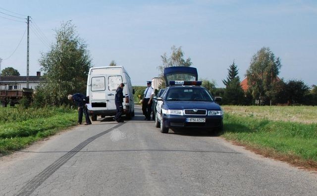 Wypadek w Rusinowie(gm. Sadlinki). Potrącona 63-letnia motorowerzystka poniosła śmierć na miejscu