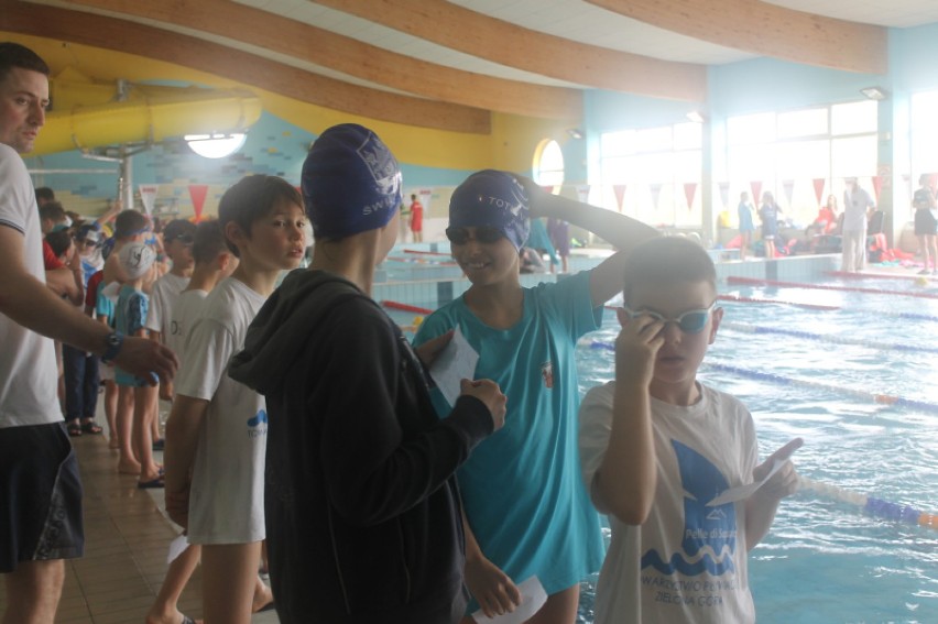 Zawody pływackie na basenie Swiewoda