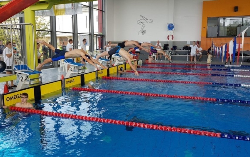 Legnica. Baseny Delfinek i Bąbelek znów otwarte! W jakich godzinach można skorzystać z basenów?