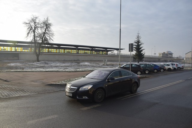 Rozbiórka byłych budynków kolejowych trwała kilkanaście dni. Oto jej efekt.