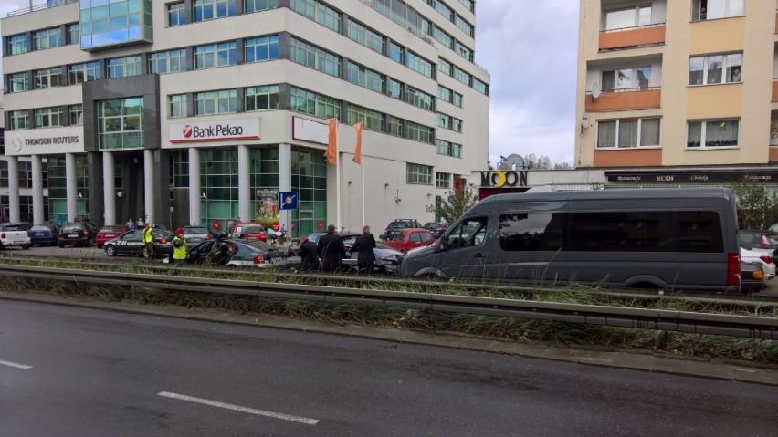 Stłuczka limuzyny rządowej w Gdyni [ZDJĘCIA]