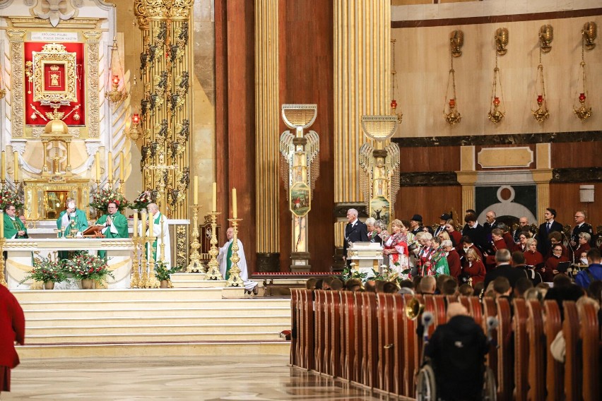 Myśląc Ojczyzna - strażackie chóry i orkiestry u Matki Bożej Licheńskiej na zakończenie obchodów 100-lecia Związku OSP RP