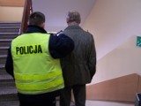 Mieszkaniec gminy Kamieniec w Wilanowie napadł z siekierą na żonę i syna