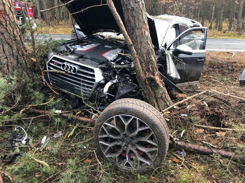 Koło Polkowic kierowca kradzionym audi śmiertelnie potrącił pracownika służby drogowej. Sprawca porzucił auto i uciekł w las