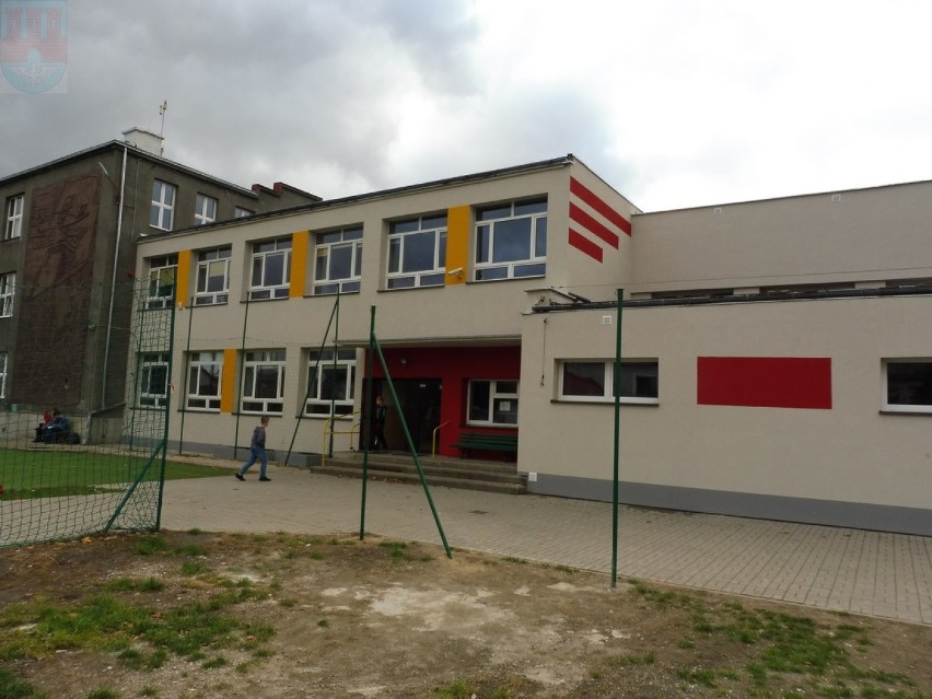 Budynek Szkoły Podstawowej w Warcie w nowej odsłonie [FOTO]