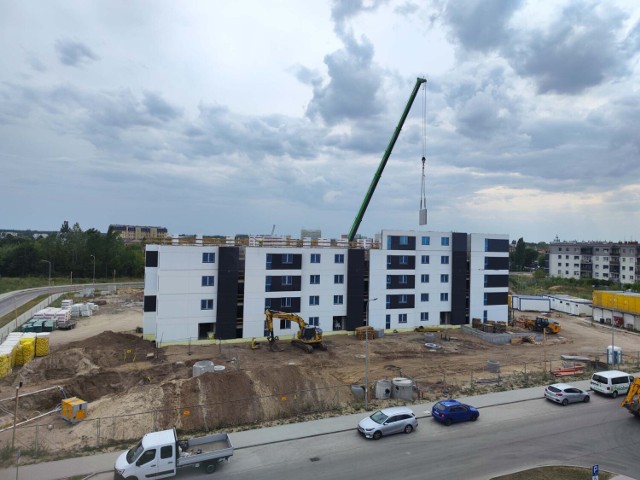 We Włocławku przy ul. Celulozowej będą dwa kolejne bloki z mieszkaniami na wynajem. Zobaczcie zdjęcia z placu budowy od rozpoczęcia inwestycji do początku lipca 2023.