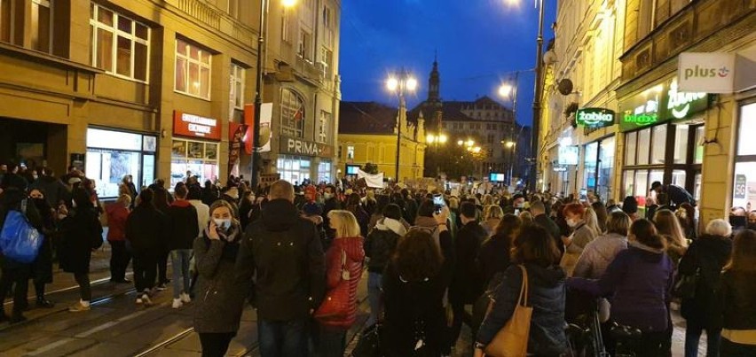 Manifestacja w Bydgoszczy wyruszyła spod siedziby PiS przy...