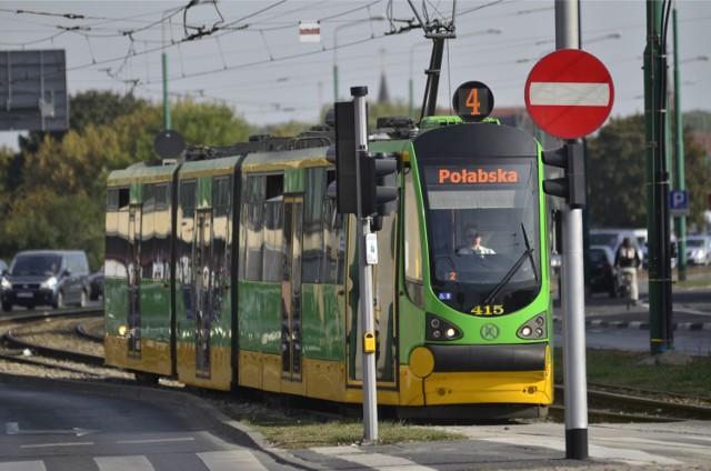 Do wypadku z udziałem pasażera doszło około godziny 8:20 w tramwaju linii 4.