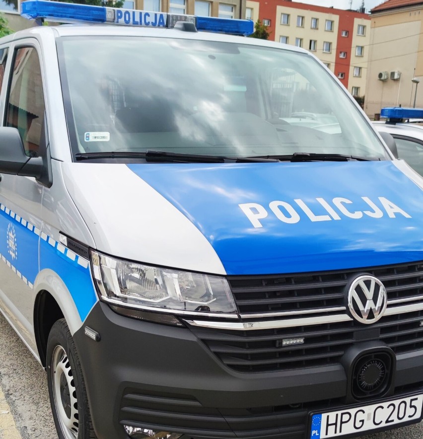 Dąbrowa Tarnowska. Policjanci ze stolicy Powiśla otrzymali nowy radiowóz. Volkswagen transporter kosztował ponad 200 tys. zł [ZDJĘCIA]