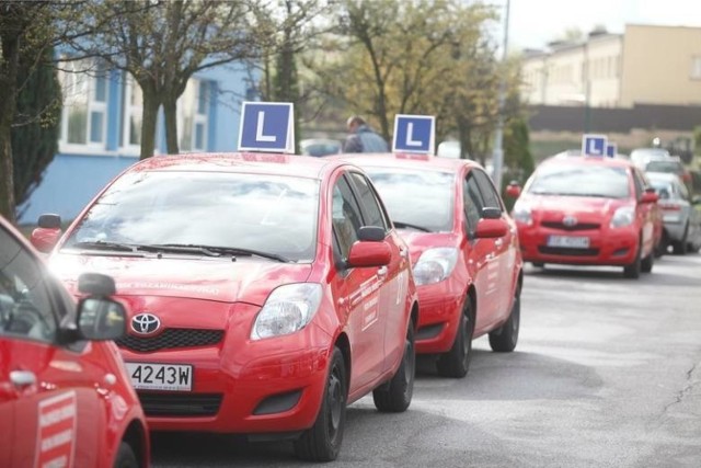 Sprawdźcie TOP 15 najlepszych ośrodków nauki jazdy w województwie śląskim. 

Nasz ranking oparliśmy na wynikach naszego plebiscytu Mistrzowie Motoryzacji. To szkoły, które wskazali nasi Internauci i Czytelnicy Dziennika Zachodniego.

Które szkoły zostały ocenione najlepiej? Czy są tam szkoły z Twojego miasta? Przekonaj się! Kliknij w następne zdjęcie >>>

