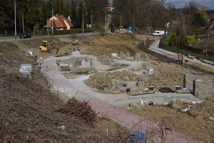 Latem będzie gotowy Park Sensoryczny w Krośnie. Powstaje przy ogródkach działkowych [ZDJĘCIA, WIZUALIZACJE]