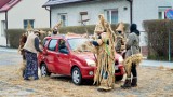 Dobra. Dziady Śmigustne wyszły by psocić w lany poniedziałek. Tradycja ta jest pieczołowicie kultywowana przez mieszkańców gminy