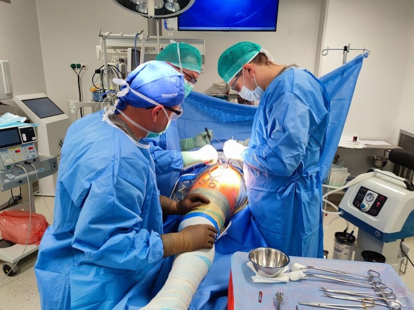 Oddział Chirurgii Urazowo – Ortopedycznej wykonał operację...