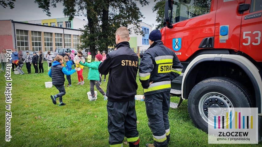 Dzień Chłopaka w Szkole Podstawowej w Złoczewie ze strażakami ZDJĘCIA