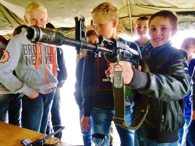 Święto sieradzkiej brygady 2014. Był Dzień Otwartych Koszar, pokazy, apel i defilada