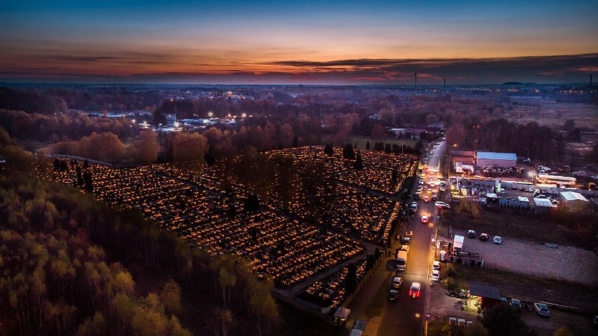 Wszystkich świętych w Częstochowie. Jak będzie wyglądać organizacja ruchu w rejonie cmentarzy?