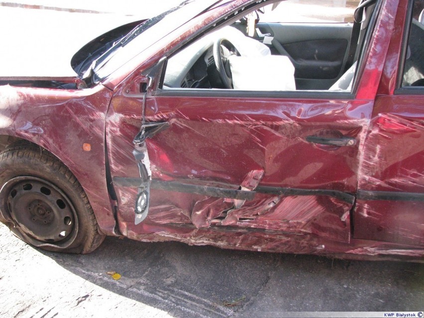 Śmiertelny wypadek na trasie Jedwabne - Kownaty. Dachowało auto. Nie żyje 3-letnie dziecko [ZDJĘCIA]