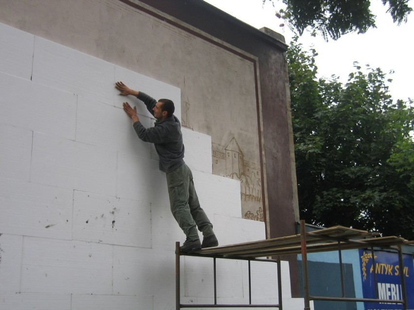 Mural na więzieniu w Sieradzu ma powstać latem tego roku....