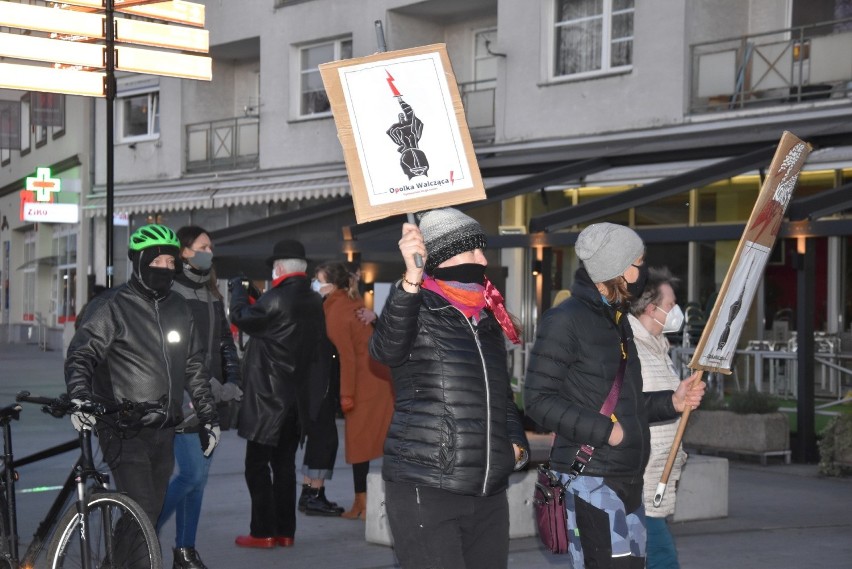 Około setki osób przeszło przez Opole w proteście przeciw...