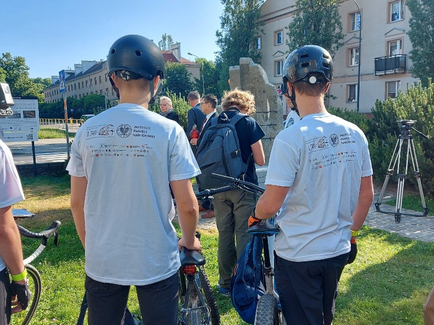 Rajd rowerowy upamiętniający pierwszy transport więźniów do Auschwitz. 60 kilometrów na rowerze uczniów z chorzowskich szkół.