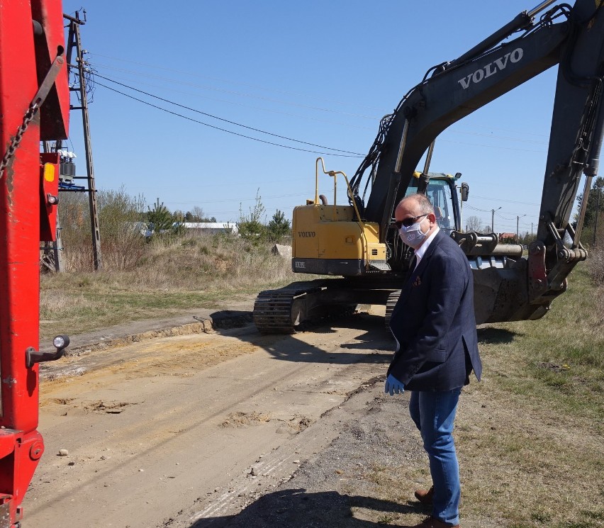 Drogi Nowy Świat - Ludwików oraz Dobrzelów - Parasolka równe jak stół