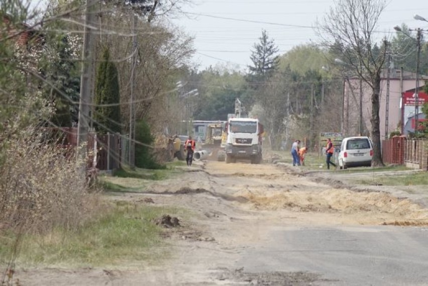 Drogi Nowy Świat - Ludwików oraz Dobrzelów - Parasolka równe jak stół