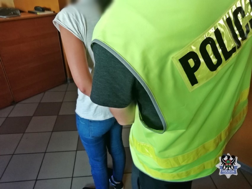Uwaga! Młoda kobieta metodą „na policjanta" próbowała ukraść 9 tys. euro 
