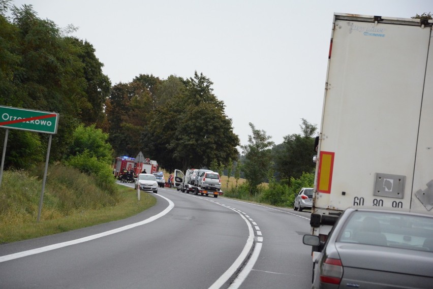 Kolizja na drodze krajowej nr 24: Porsche wypadło z drogi