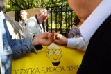 Protest w Poznaniu: Seniorzy pod siedzibą ZKZL [ZDJĘCIA]