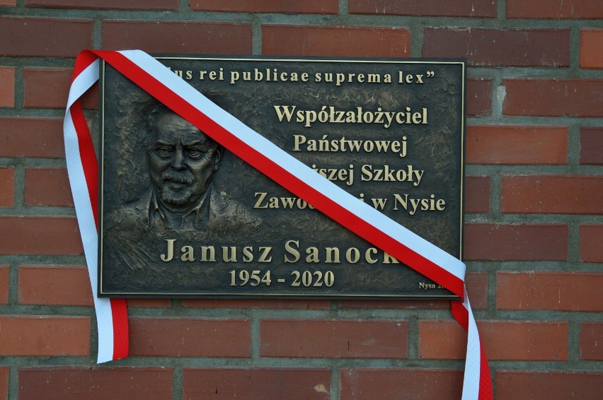 Janusz Sanocki upamiętniony tablicą jako jeden z założycieli...