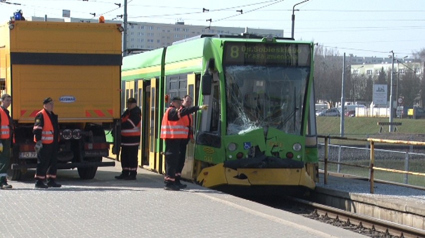 Zderzenie tramwajów na PST. MPK Poznań uruchamia komunikację...