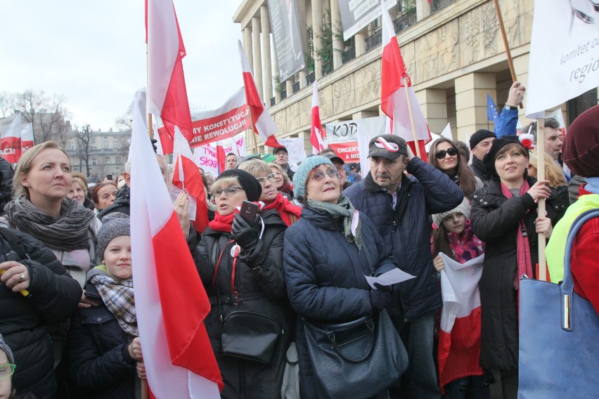 Manifestacja zwolenników KOD w Łodzi