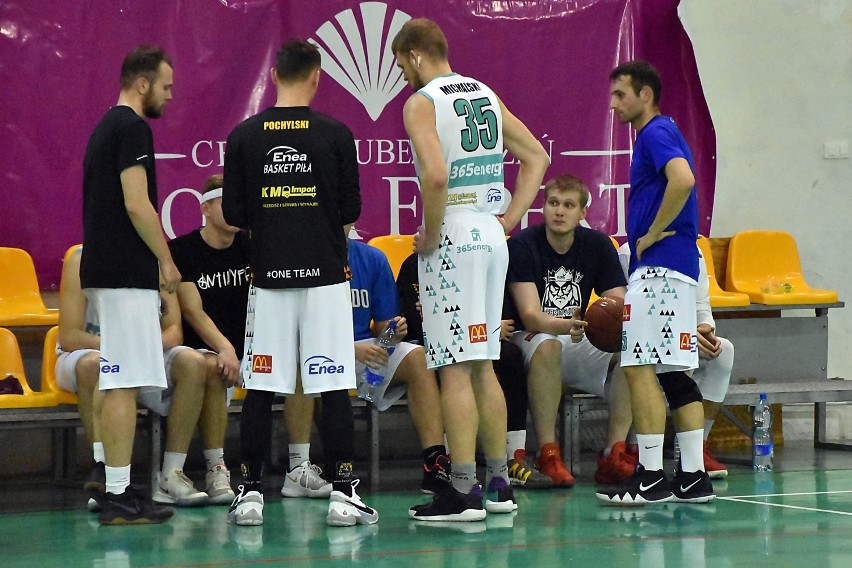 Do ostatnich sekund ważyły się losy meczu 365Energy Basket Piła - Basket Junior Poznań. Obejrzyjcie zdjęcia