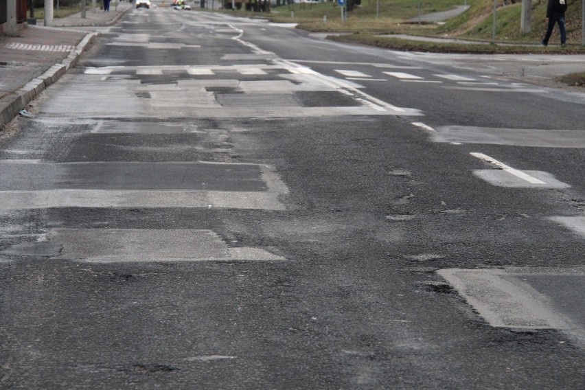 Dziurawe drogi. Zdecydowanie jedną z większych wad jest...