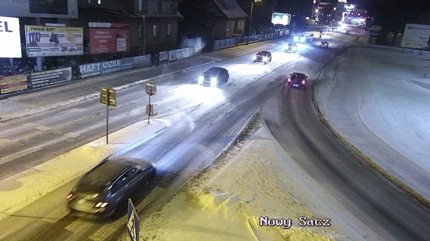 Kolejny raz atak zimy daje się we znaki kierowcom. Od rana...