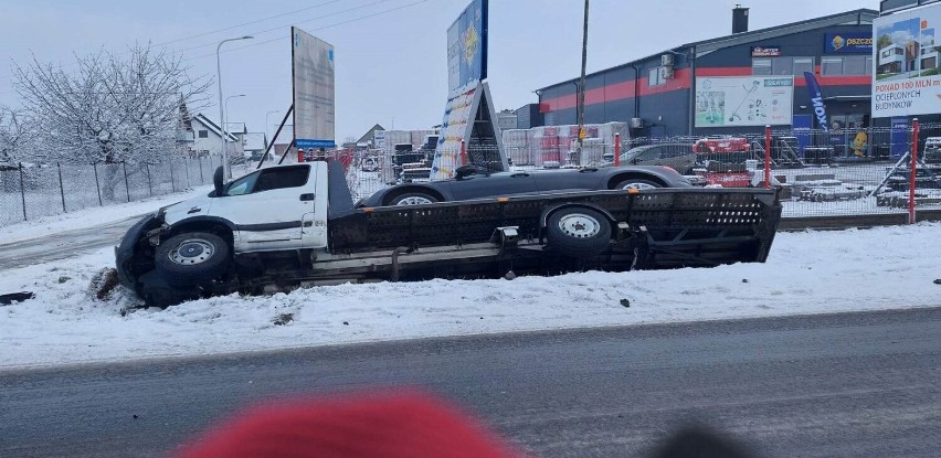 7 marca 2023 roku w godzinach porannych doszło do zderzenia dwóch samochód na ulicy Pleszewskiej w Dobrzycy