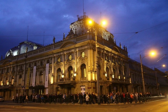 Muzeum Miasta Łodzi 
ul. Ogrodowa 15

W Noc Muzeów można będzie obejrzeć wystawy stałe w siedzibie głównej Muzeum (zabytkowe wnętrza Pałacu Izraela Poznańskiego dające niepowtarzalną okazję, by poczuć atmosferę architektury rezydencjonalnej z przełomu XIX i XX wieku,  cykl wystaw pt. „Panteon Wielkich Łodzian”).