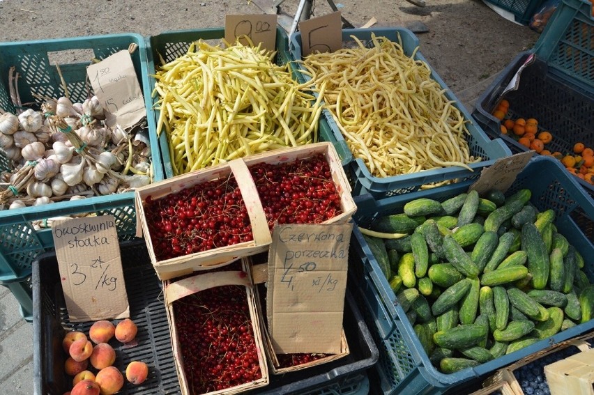 Ceny owoców i warzyw na targu w Stalowej Woli w piątek 21 lipca. Po ile wiśnie, truskawki i inne? Zobacz zdjęcia