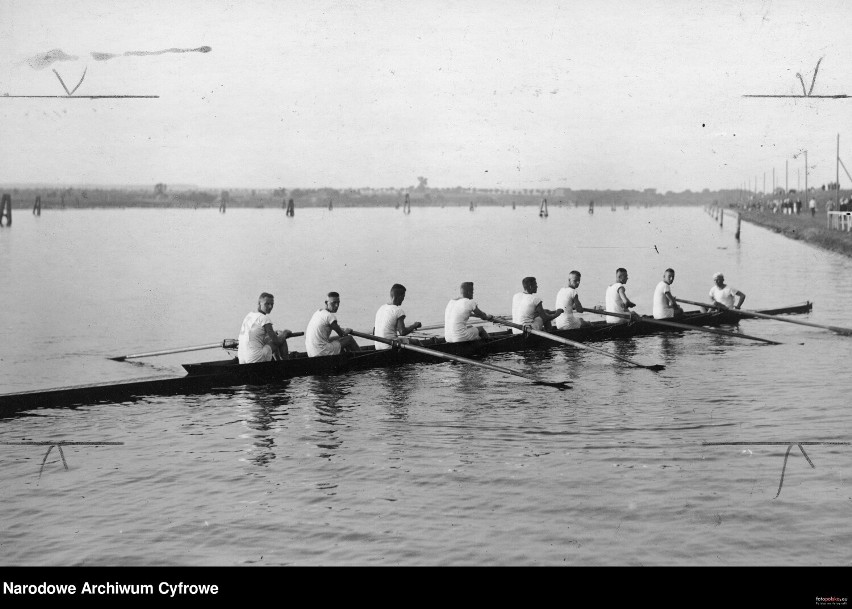 lipiec 1927 , Zdobywcy nagrody honorowej Warszawy wioślarze...